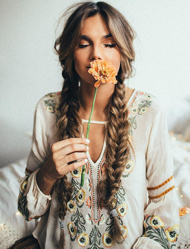 Oui aux nattes un peu l�ches et follement romantiques !