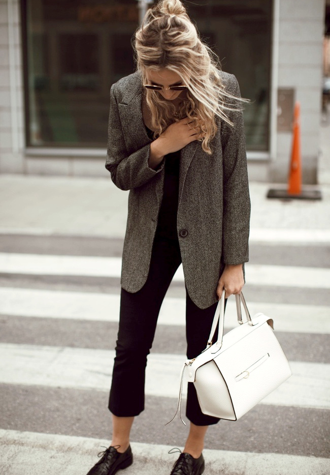 Rien de tel qu'une jolie veste masculine pour r�chauffer un look sage !