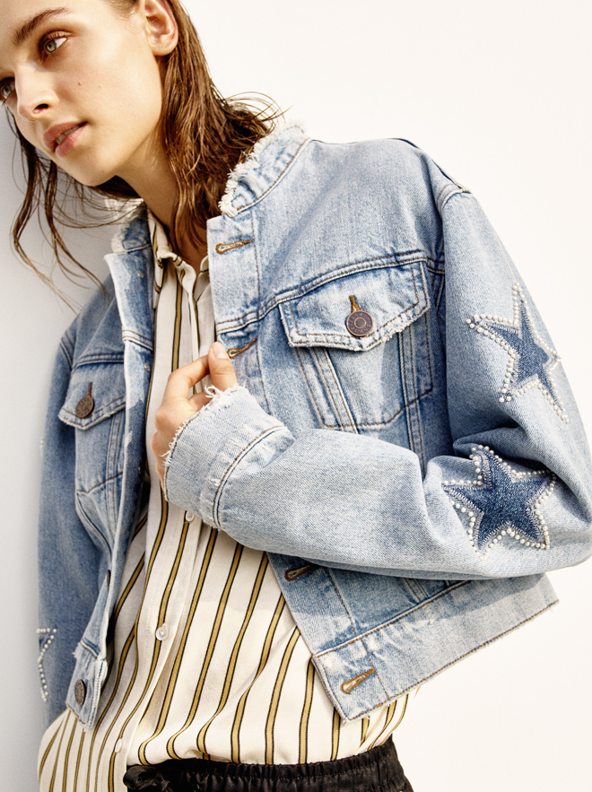 Le dernier gimmick en vogue ? D�couper le col de sa veste en jean...