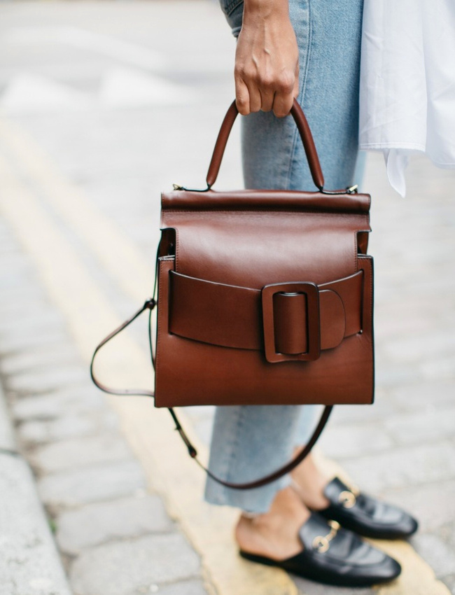 Maxi ceinture + cuir chocolat = le bon mix