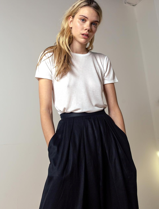 Entre coloris classiques et volumes casual/minimalistes, ce look a tout bon !