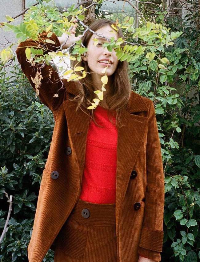 Marron + rouge = le bon mix