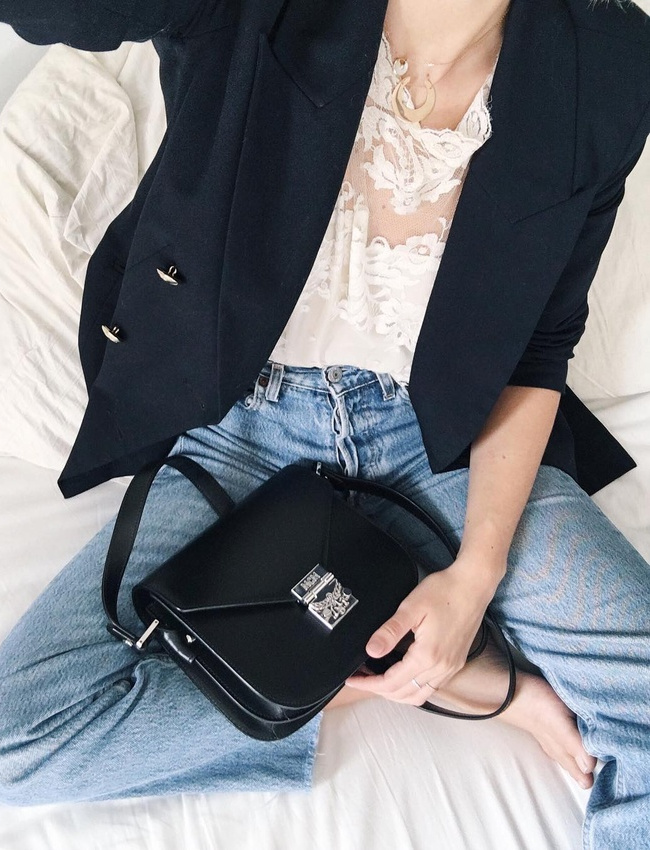 Top ultra f�minin + blazer masculin = le bon mix