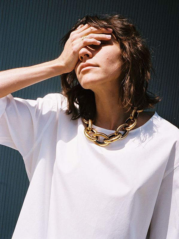 Le top ultra minimaliste, le meilleur compagnon des gros bijoux !