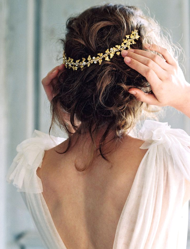 Entre dos nu et coiffure romantique, ce look de mari�e fr�le la perfection