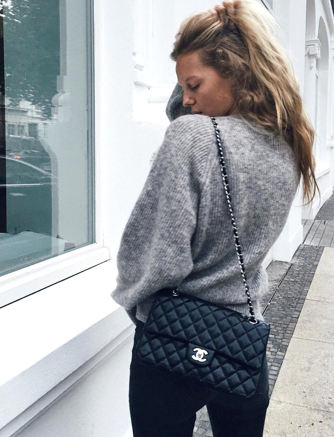 On ne se lasse pas de la confrontation entre pi�ce cosy et accessoire chic !