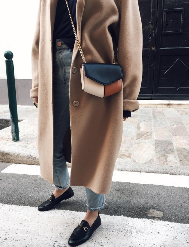Cette saison, le mini sac se d�cline souvent en mode tricolore