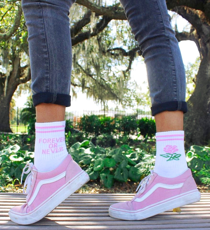 Apr�s les tee-shirts, c'est d�sormais au tour des chaussettes de se parer de messages...