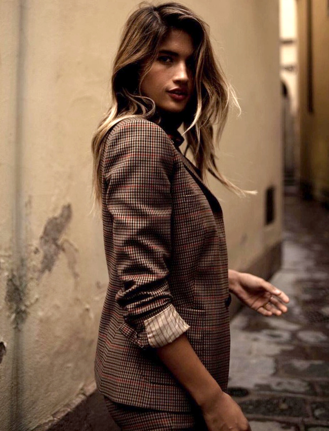 Port� de mani�re f�minine, le costume masculin gagne en d�sirabilit�