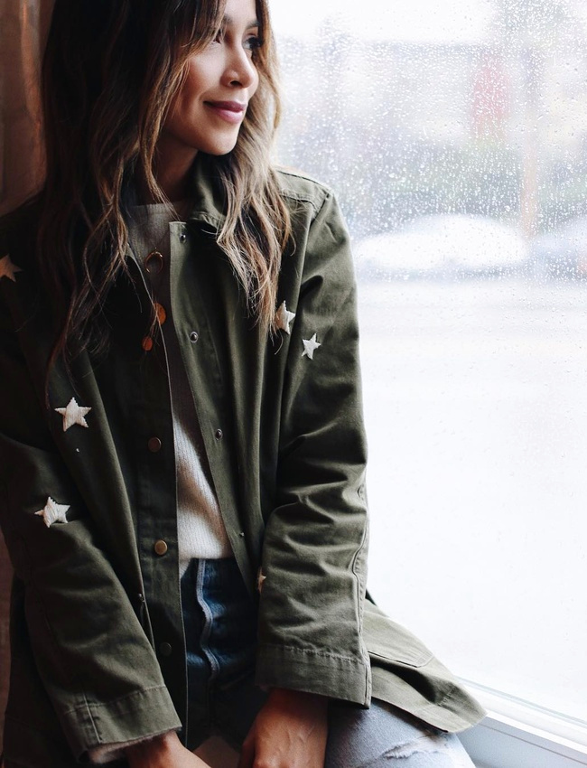 La candeur des petites �toiles sied bien � la toile kaki militaire !