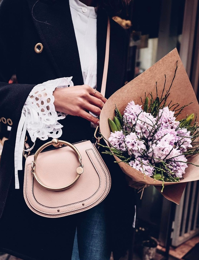 D�licats et novateurs, les poignets de cette chemise renouvellent avec brio la notion de classique