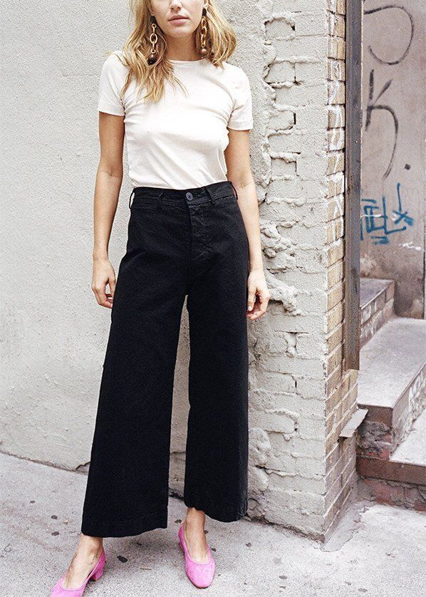 Le duo tee-shirt blanc/jean flare taille haute 7/8 : le nouveau combo casual trendy !