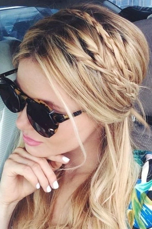 Oui aux multiples tresses loose pour doper une demi-queue !