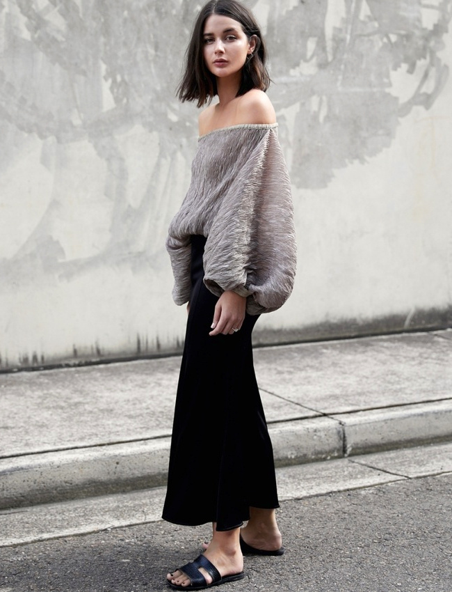 On aime quand les tops Bardot se font plus chics que 100% romantiques