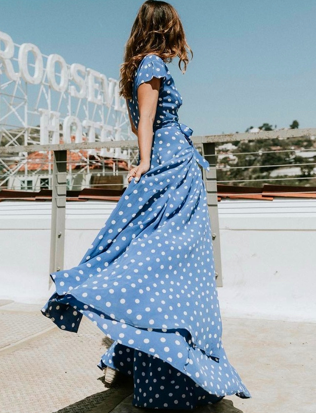 Difficile de faire plus f�minin qu'une robe longue...