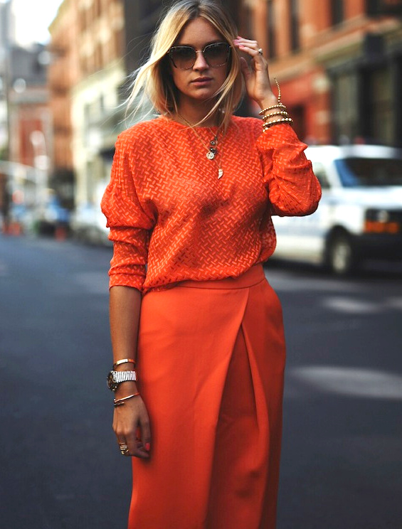 Pour ou contre le total look orange ?