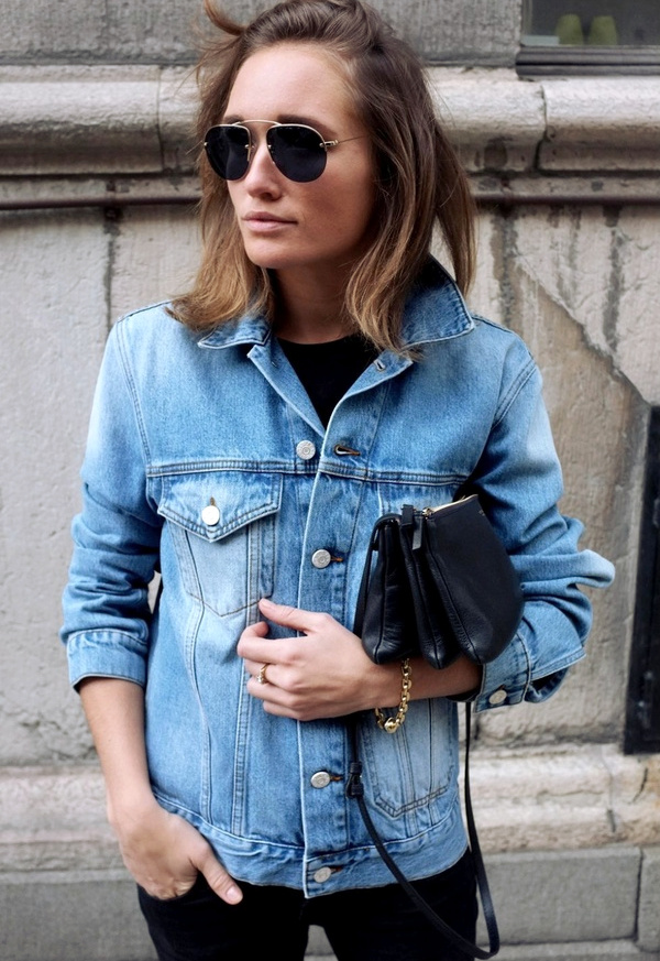 Une fois boutonn�e, la veste en jean gagne en chic