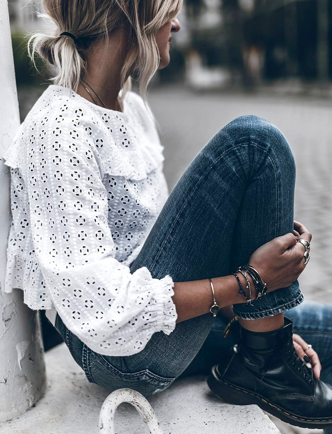 Blouse en broderie anglaise + Doc Martens = le bon mix