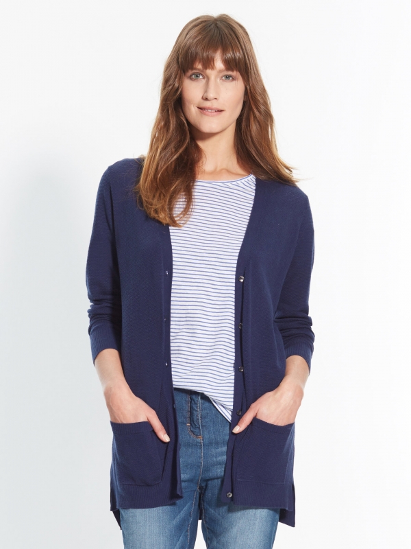 Gilet Long Bleu Marine : Comment le Porter - Tendances de Mode