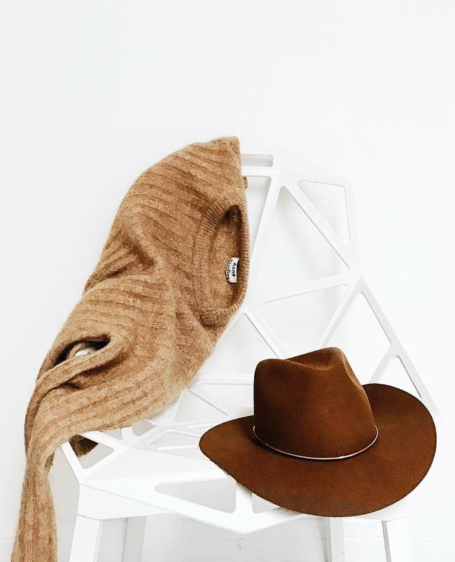 Blanc + camel + marron = le bon mix