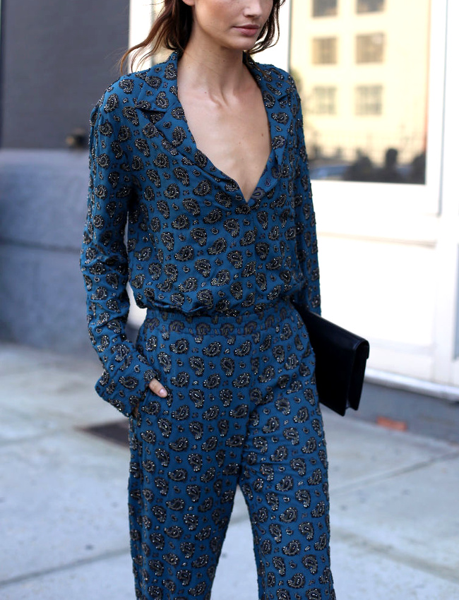 M�lant coloris chic et coupe �l�gamment nonchalante, cette combinaison a tout bon !