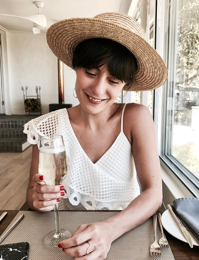 Entre asym�trie primesauti�re et blancheur immacul�e, cette petite robe a tout bon !