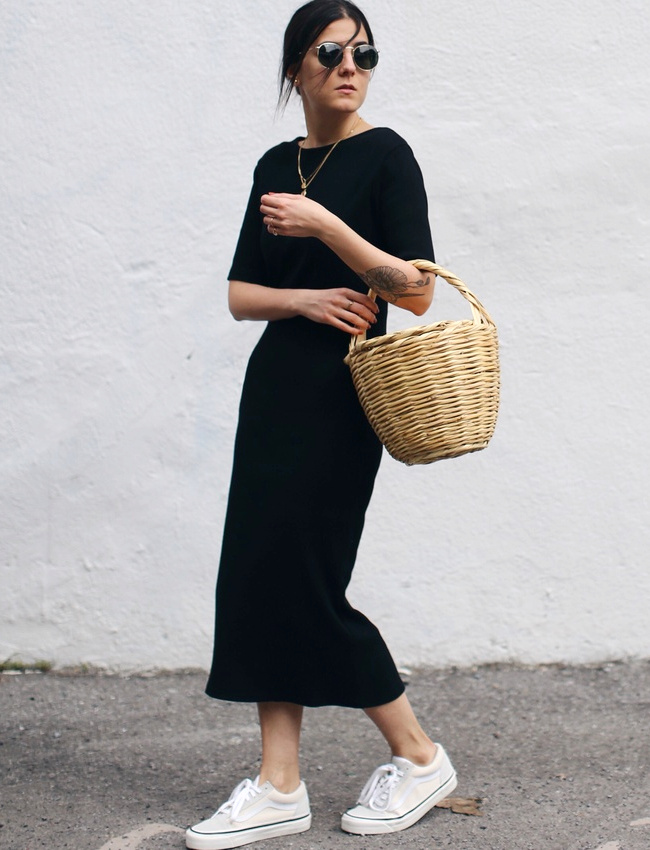 Look minimaliste + panier en osier = le bon look