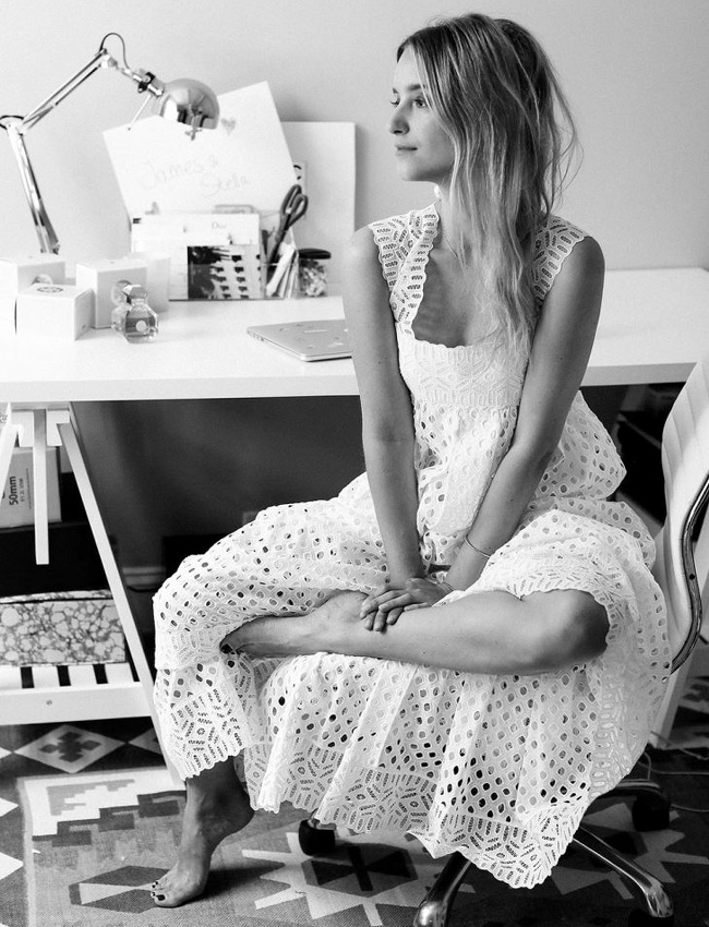 Wanted : une longue robe en broderie anglaise