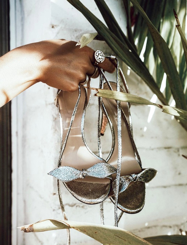 Aussi d�licates que finement girly, ces sandales glitter Chlo� ont tout bon !