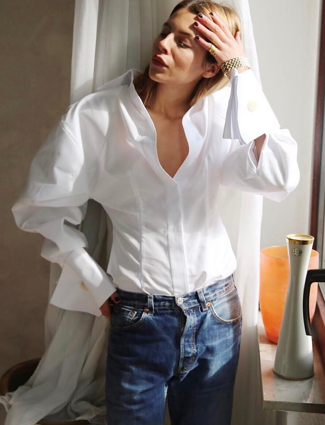 On aime quand la chemise blanche se r�invente !