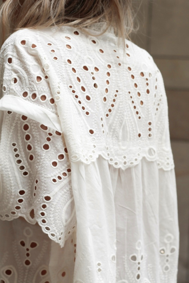 Difficile de r�sister au charme de la broderie anglaise...