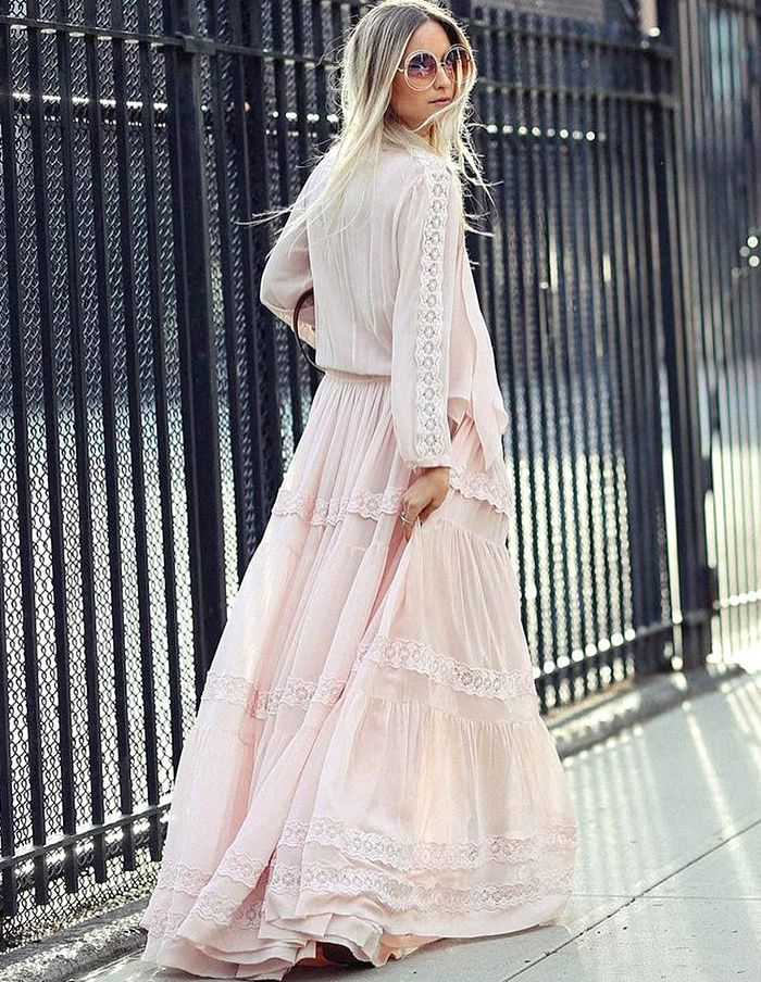 La robe ultra longue en ville : une sublime utopie...