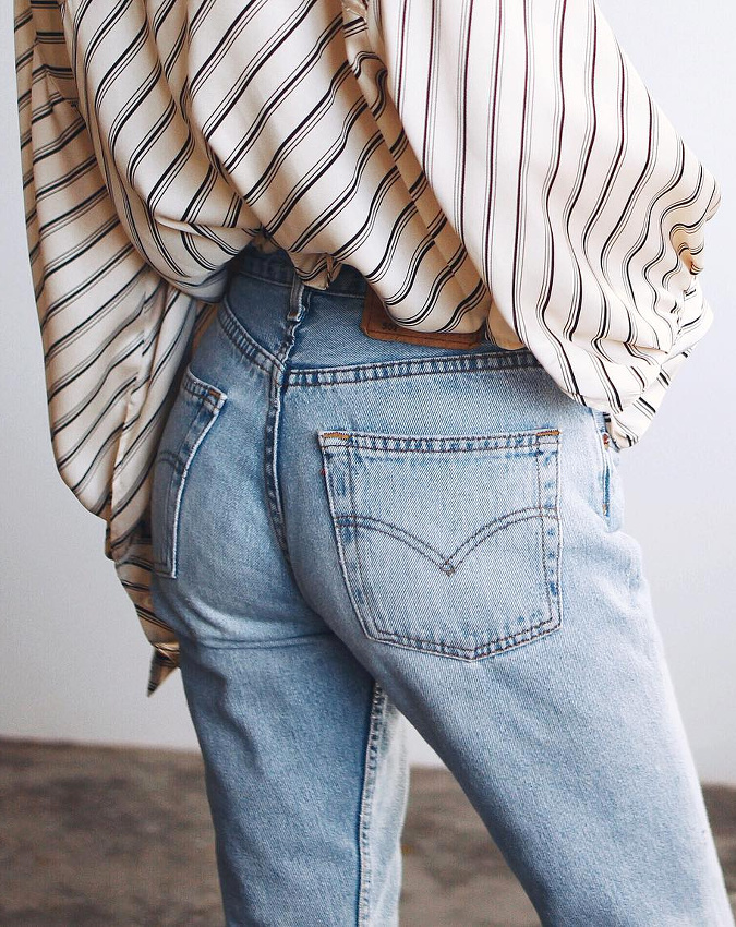 Jean droit + ample blouse fluide l�g�rement r�tro = le bon mix