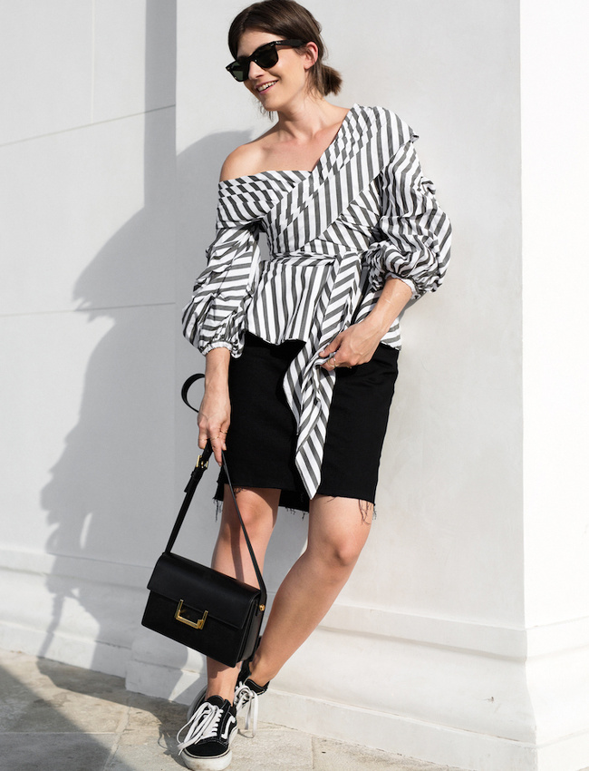 Le duo noir/blanc permet d'apaiser bon nombre de mix and match stylistiques !