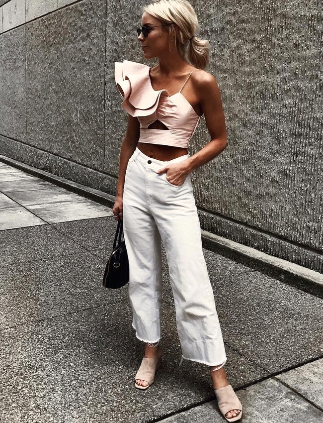 Top cropped sophistiqu� + jean large 7/8 = le bon mix