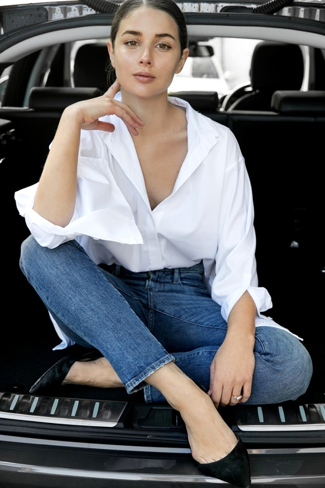 Classique et impeccable, le trio chemise blanche/jean/ballerines pointues va � l'essentiel