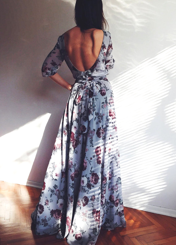 M�lant dos nu et longueur romantique, cette robe longue donne envie de se muer en princesse moderne