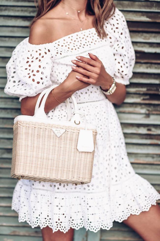 Petite robe en dentelle anglaise + n�o panier = le bon mix