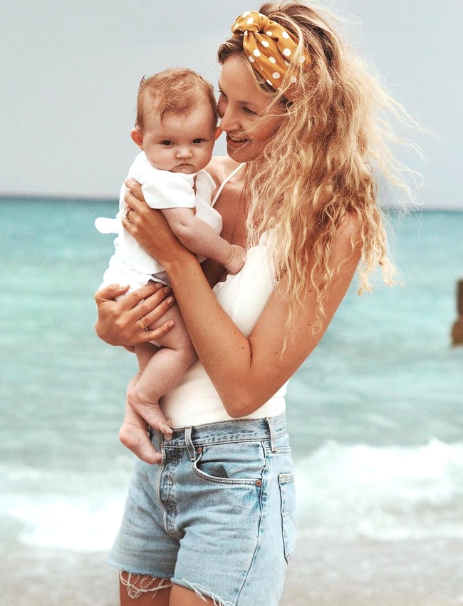 Le bandeau turban, le meilleur alli� des looks de plage !