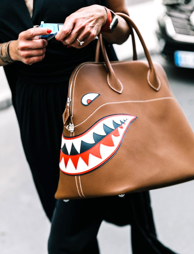 On aime quand les sacs � main deviennent de gentils petits monstres de compagnie...