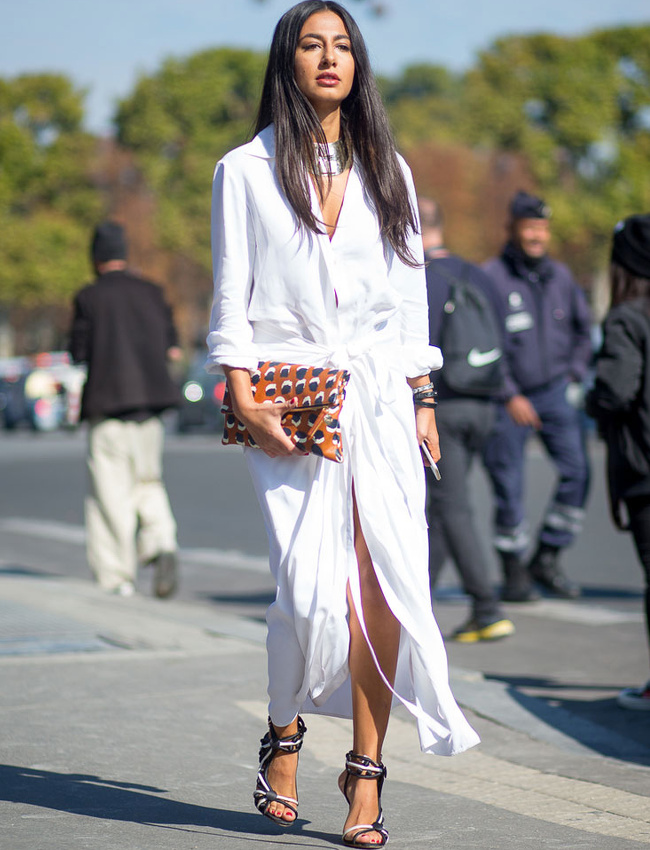 Les accessoires d'inspiration ethnique si�ent particuli�rement bien aux longues robes blanches minimalistes