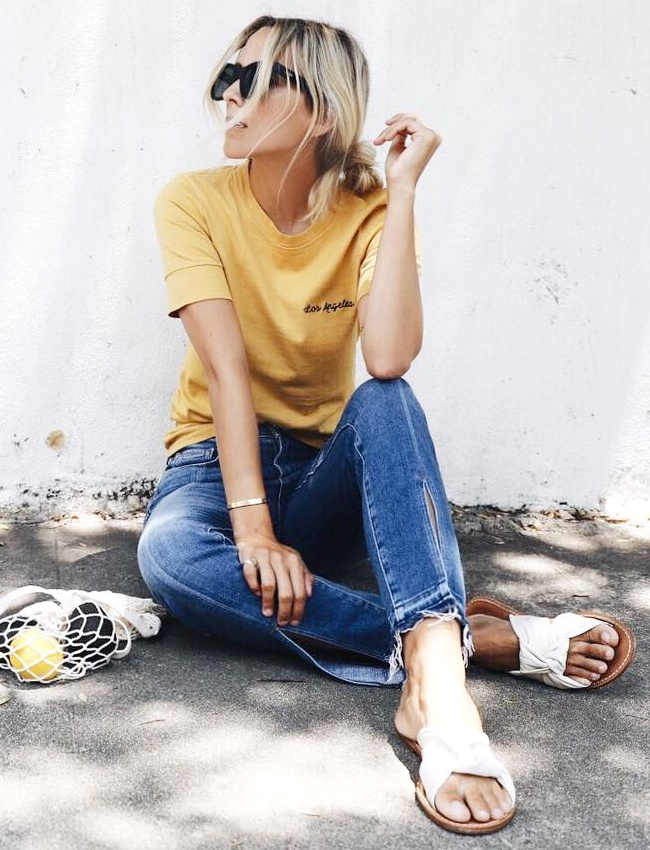 Rien de tel qu'un tee-shirt jaune moutarde pour 