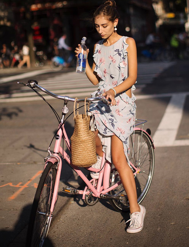 �l�gante en toute circonstance, Jenny Walton force le respect