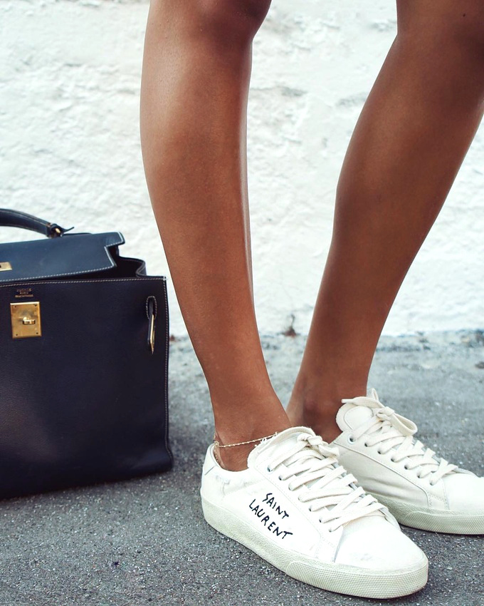 On sait ce qu'il nous reste � broder/taguer sur nos baskets blanches...