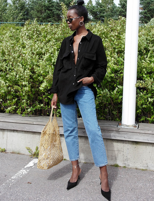 Jean mom + escarpins noirs = le bon mix