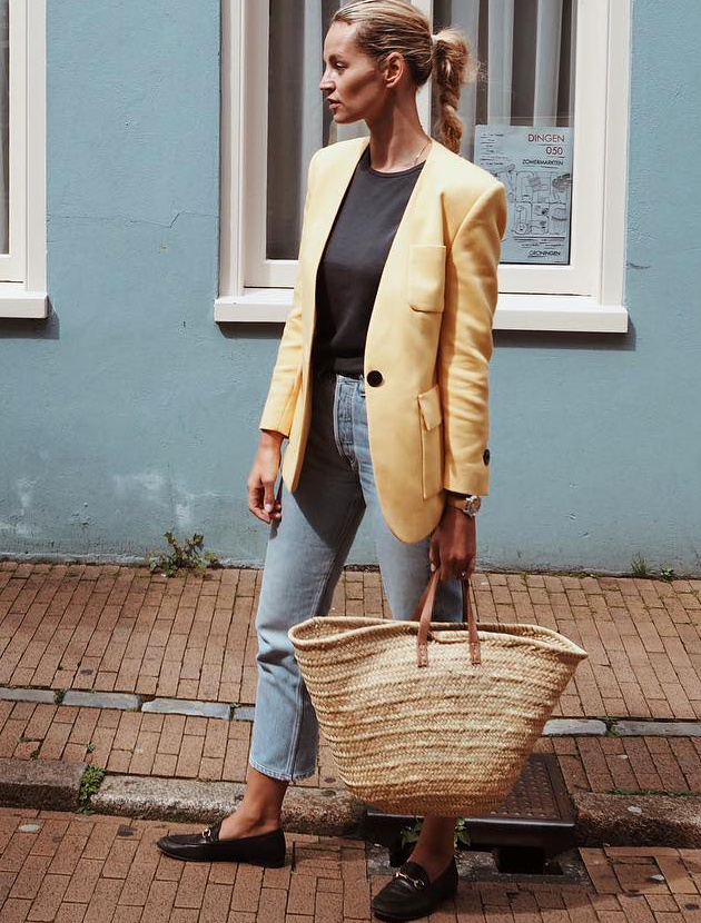 L'�pure des blazers sans col ne manque pas d'�l�gance