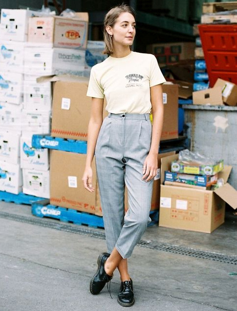 Rien de tel qu'un tee-shirt esprit vintage pour d�rider un pantalon de ville !