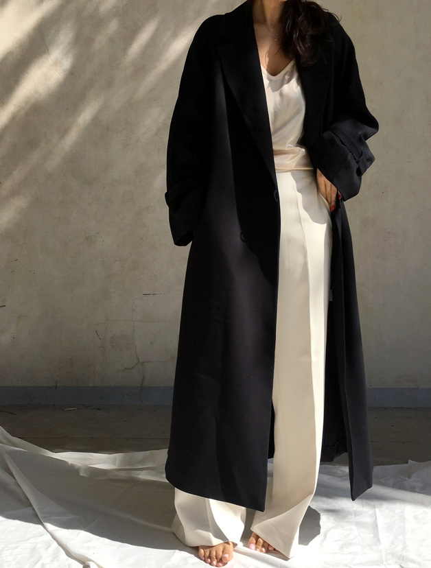 Quand nonchalance, tailoring et minimalisme fusionnent, on est proche de la perfection...