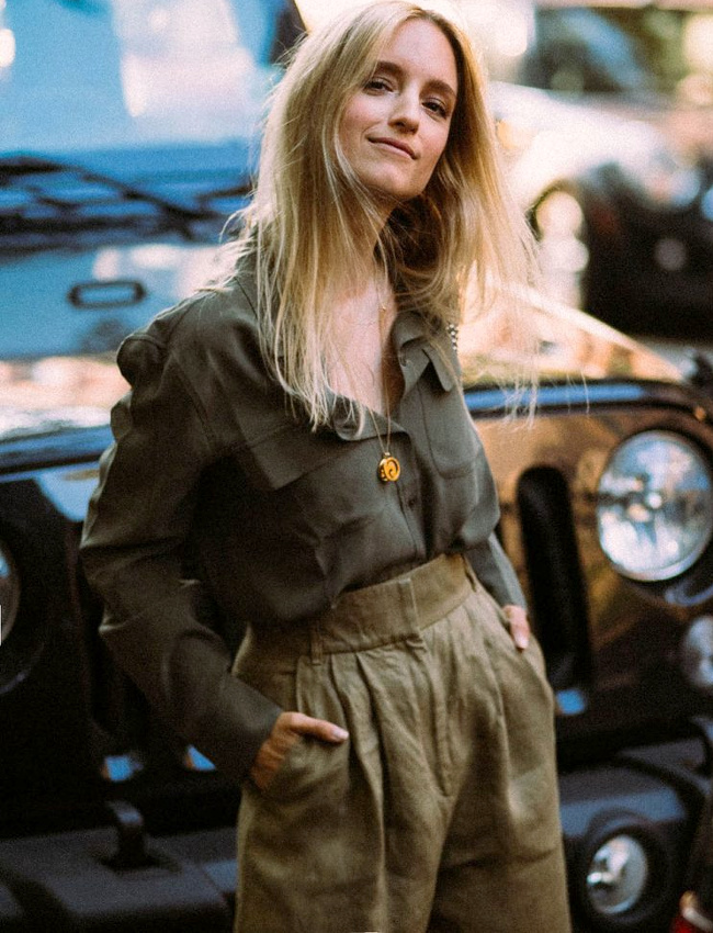 M�lant style nineties et d�gaine safari, cette tenue nous rend nostalgique des ann�es 90