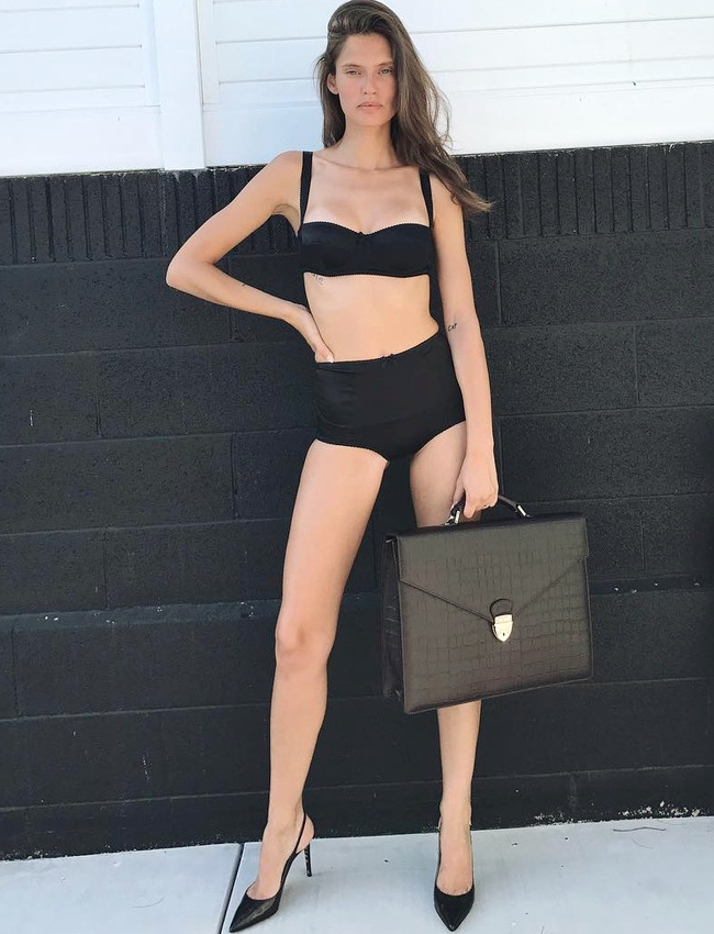 La tenue de travail id�ale de la femme press�e...